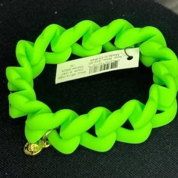 Marc by Marc Jacobs 🫶🏼🪢🫶🏼 NWT! Silicone Bracelet in Green with turn-lock Charm - Picture 3 of 3
